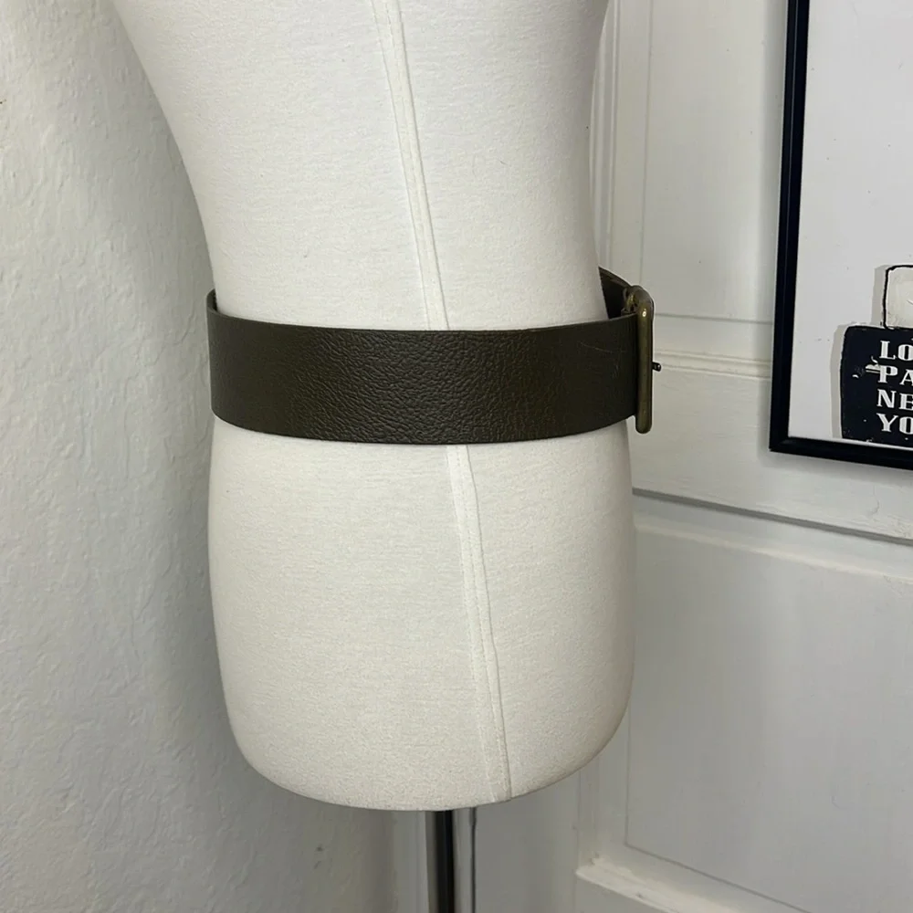Ann Taylor Olive Green Leather Belt with side pocket Size ML